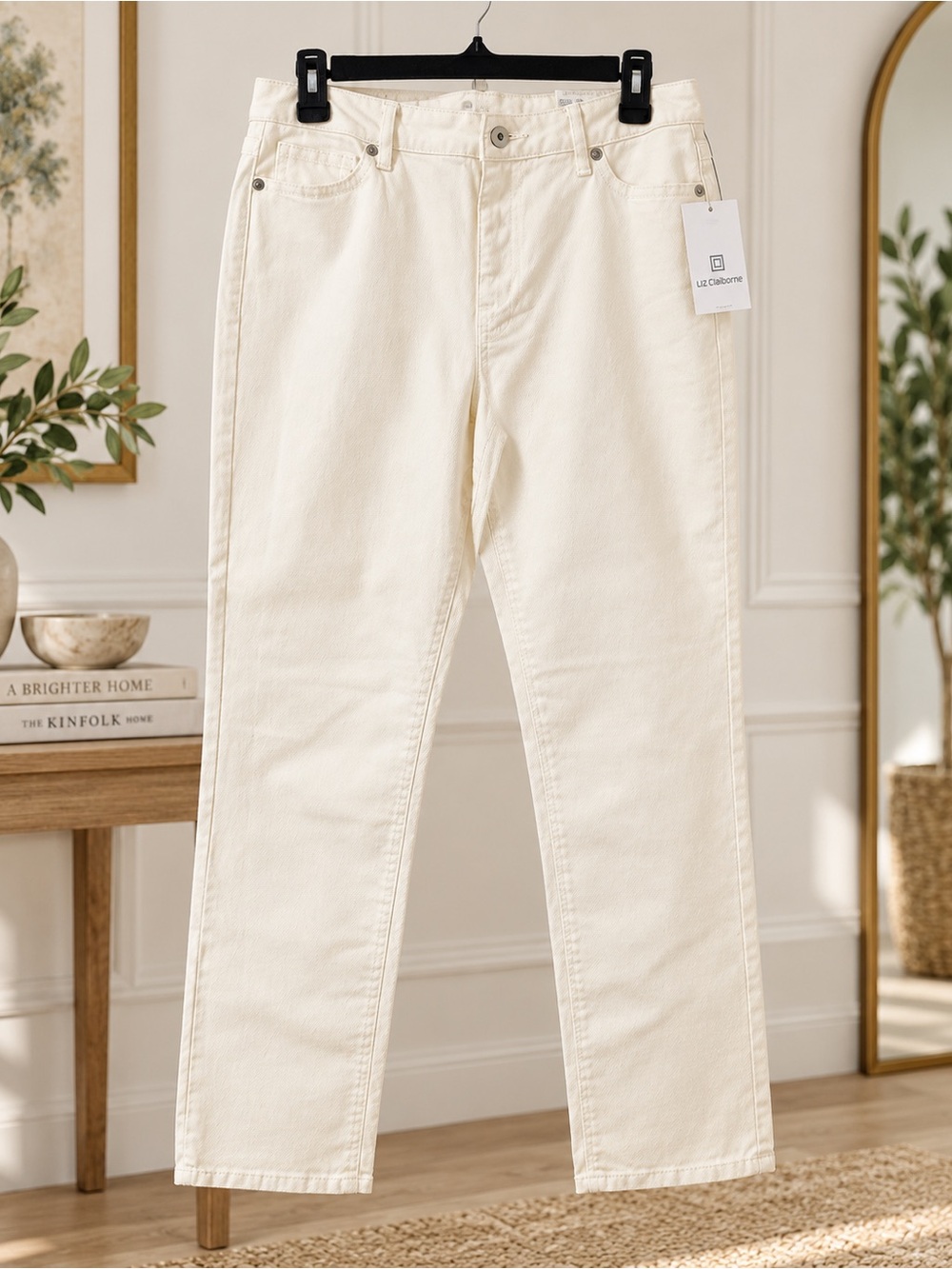 Liz Claiborne Ivory Classic Fit Straight-Leg Jeans – Size 12. NWT
